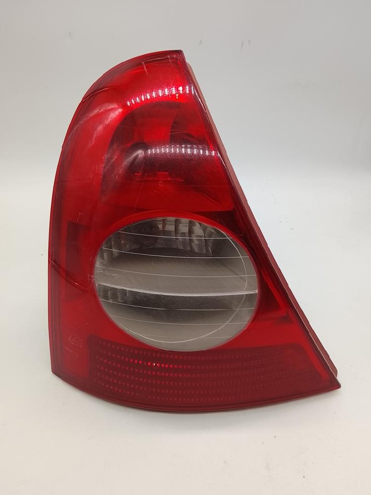 Pisca tras esquerdo 8200071413 de Renault Clio ii (bb_, cb_) 2004-2003