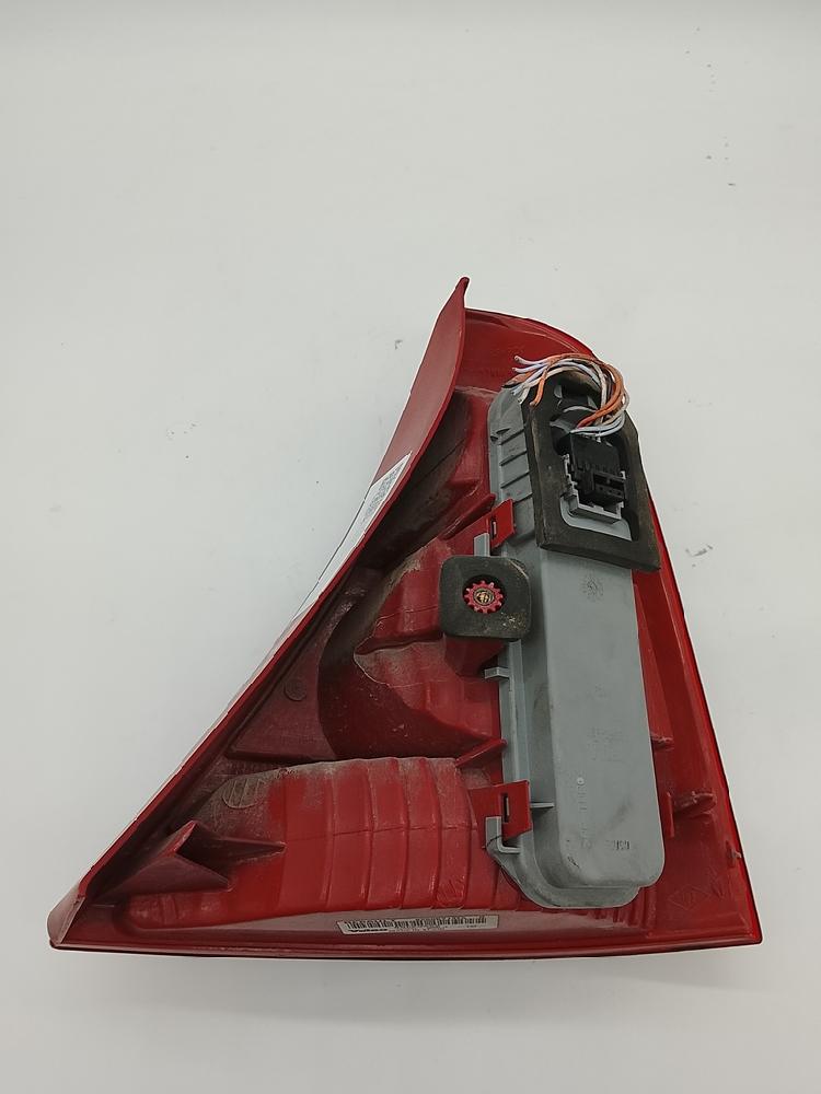 Pisca tras esquerdo 8200071413 de Renault Clio ii (bb_, cb_) 2004-2003 - pieza usada