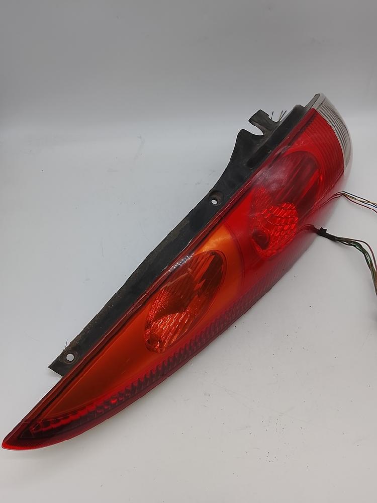 Piloto trasero izquierdo 26555BU201 de Nissan Almera ii hatchback (n16) 2000-2003 98 CV - pieza usada