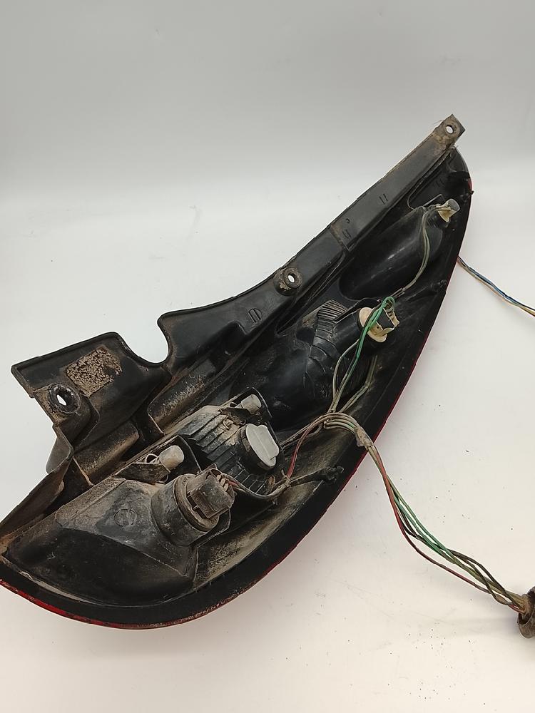 Piloto trasero izquierdo 26555BU201 de Nissan Almera ii hatchback (n16) 2000-2003 98 CV - pieza usada
