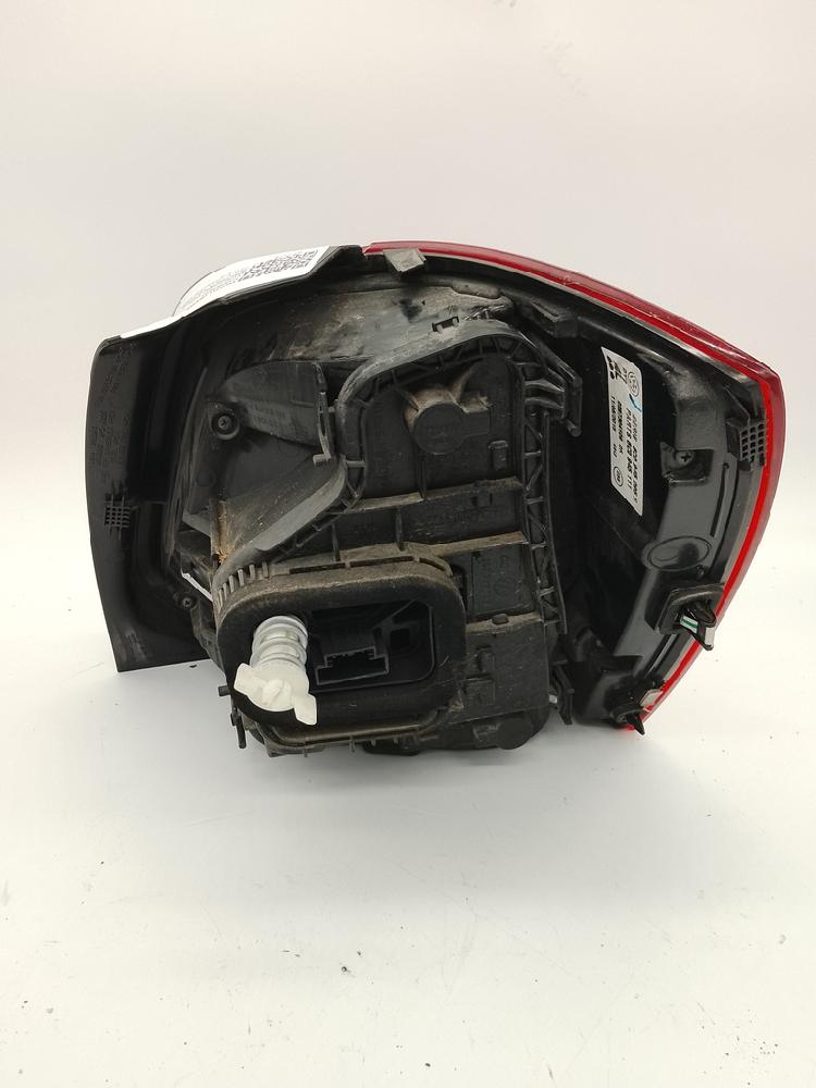 Piloto trasero izquierdo 2215110 de Volkswagen Polo v (6r1, 6c1) 2011-2014 - pieza usada