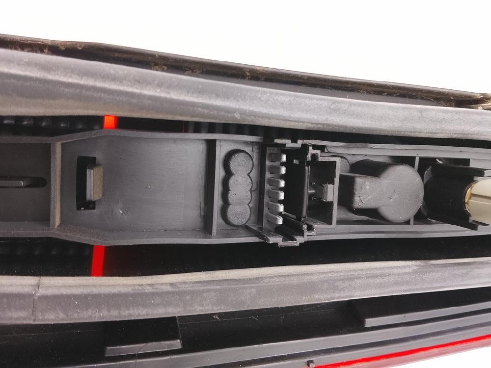Pisca tras esquerdo 8200150623 de Renault Kangoo express (fc0/1_) 2001-2009 - pieza usada