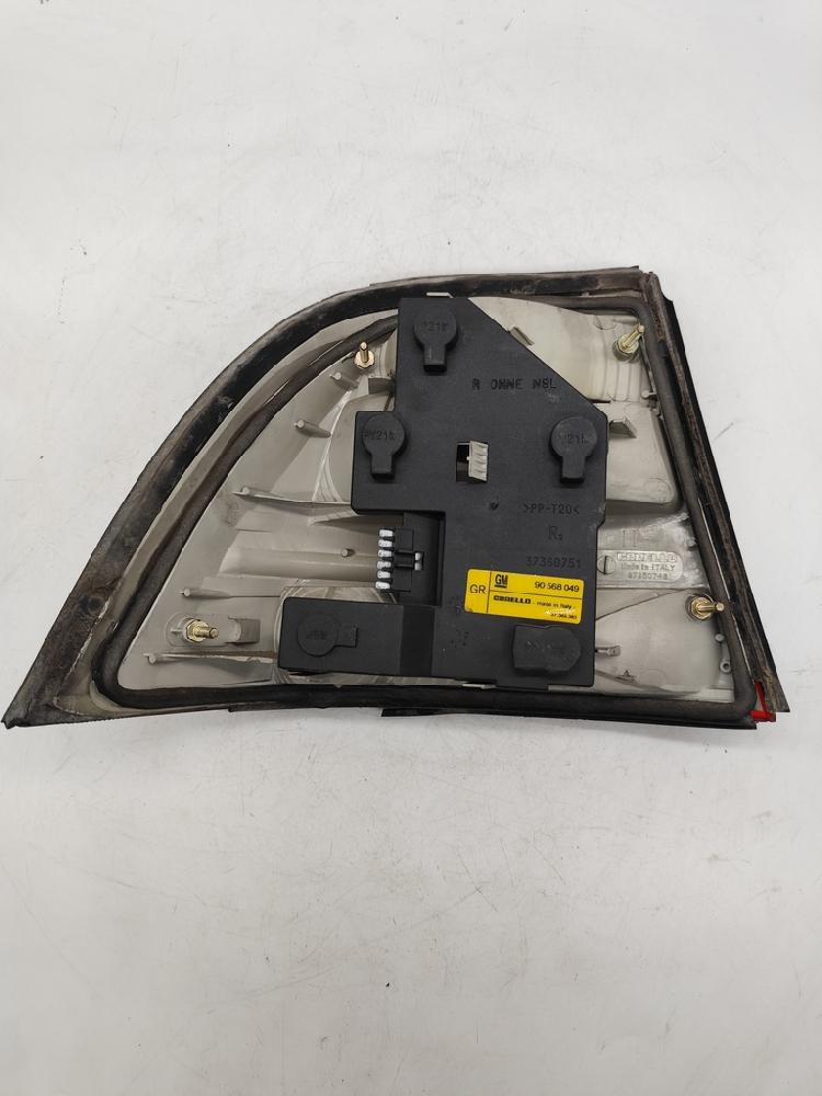 Piloto trasero derecho 90568047 de Opel Vectra 1995-2000 - pieza usada