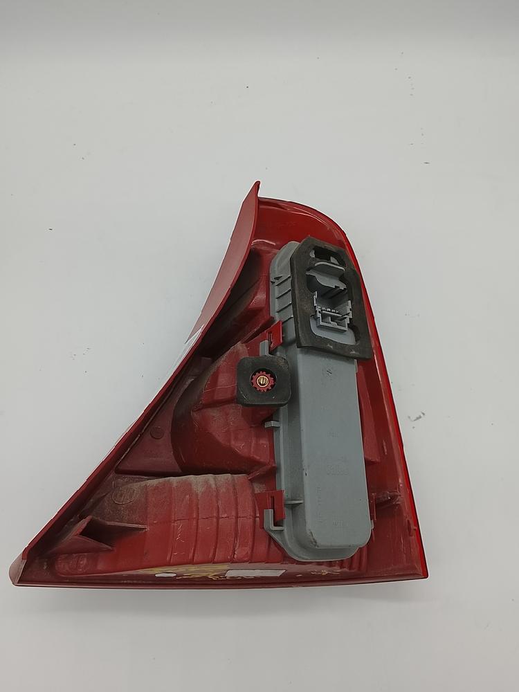 Pisca tras esquerdo 8200071413 de Renault Clio ii (bb_, cb_) 2004-2003 - pieza usada