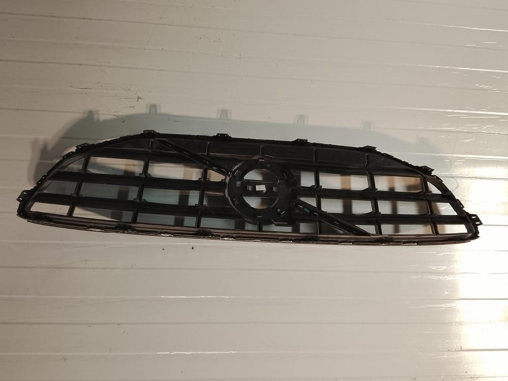 Radiator front grille 31283762 de Volvo V40 2016-2020 - pieza usada