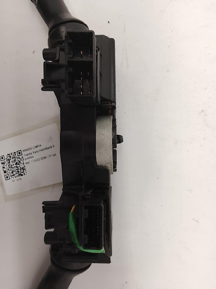 Devio leva tergicristalli 17F144 de Toyota Yaris 2009-2012 - pieza usada