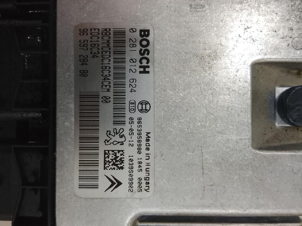 Boîtier moteur uce 0281012624 de Citroen C5 ii (rc_) 2004-2008 109 CV - pieza usada