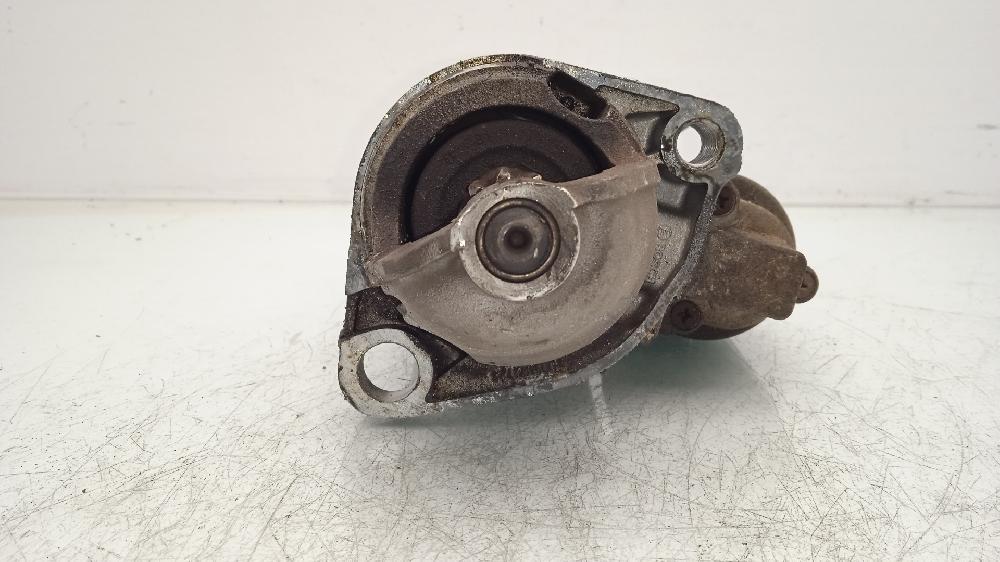 Starter motor ABZ 0001110100 de Audi A8 d2 (4d2, 4d8) 1994-1999 299 CV con 274000 km - pieza usada