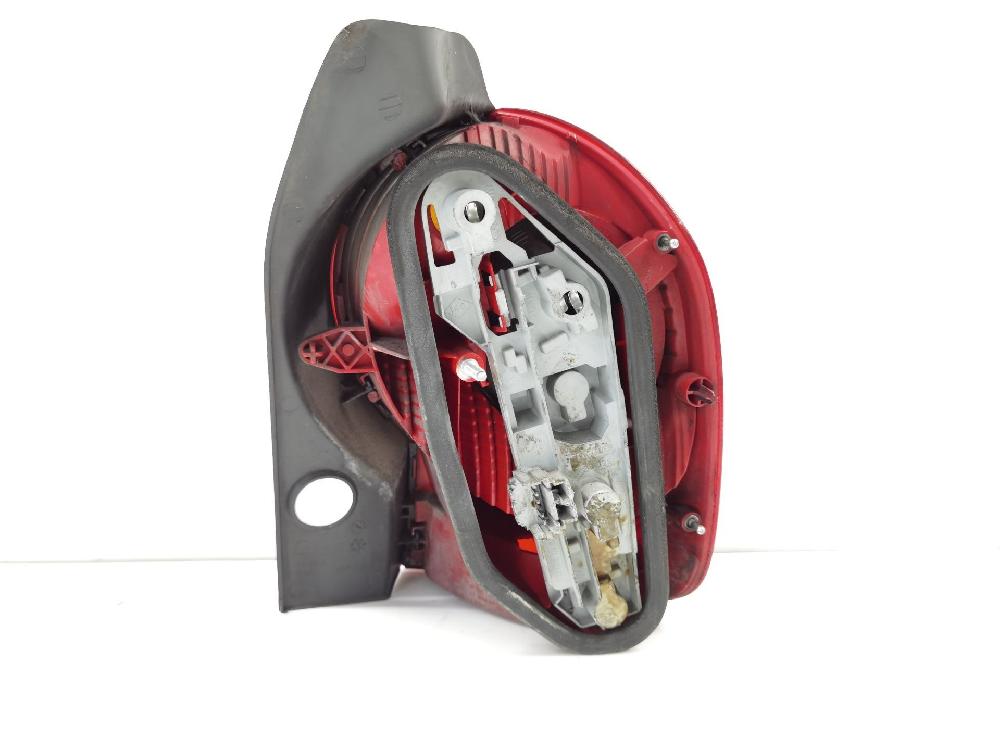 Rear lamp lh K9K 750 8200538786 de Renault Modus / grand modus (f/jp0_) 2004-0 82 CV con 387797 km - pieza usada