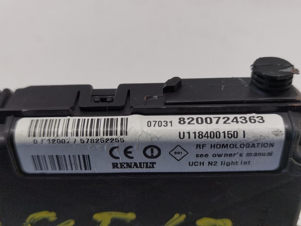 Caja de relés / fusibles K4JD7 8200724363 de Renault Scenic ii 2003-2009 98 CV - pieza usada
