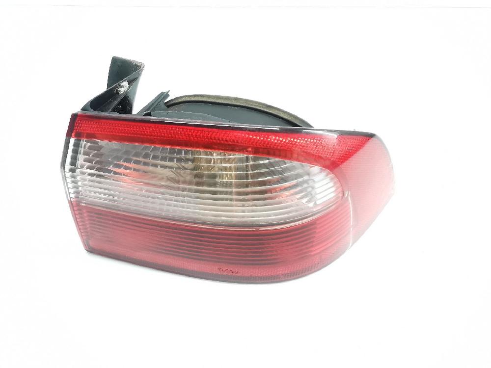 Faro posteriore destro F9Q 650,F9Q 670,F9Q 674,F9Q 750 8200002474 de Renault Laguna ii (bg0/1_) 2001-2007 120 CV con 198000 km