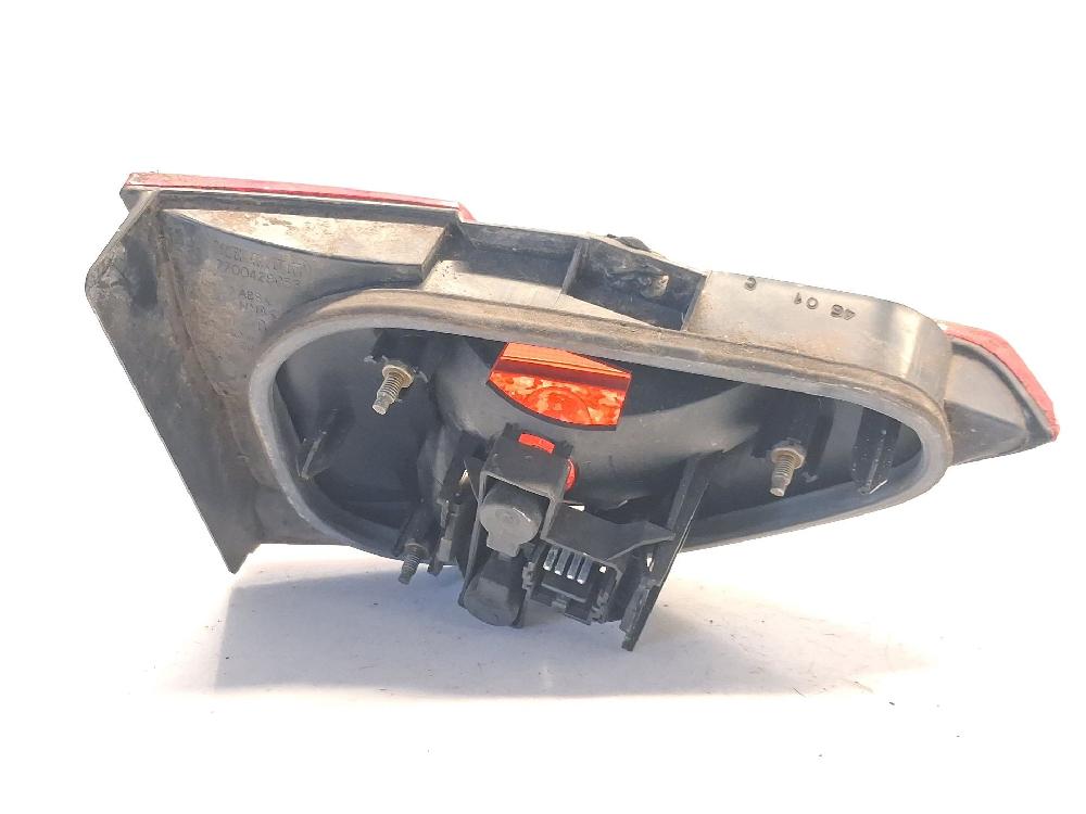 Central rear lamp K4J 750,K4J 714 7700428053 de Renault Megane i classic (la0/1_) 1997-2001 95 CV con 100453 km - pieza usada