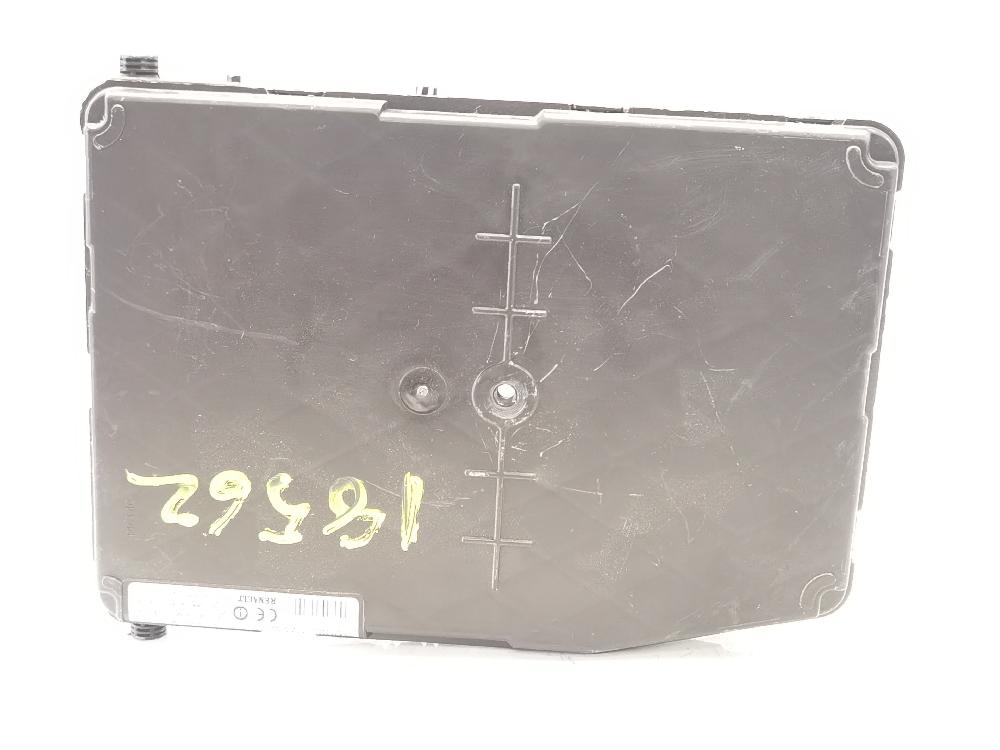 Caja de relés / fusibles K4JD7 8200724363 de Renault Scenic ii 2003-2009 98 CV - pieza usada