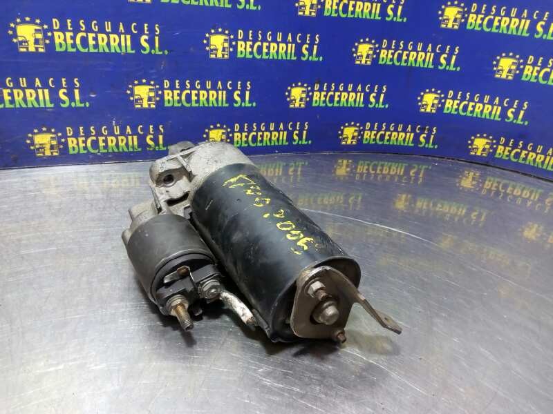 Starter motor 0001110100 de Audi A8 d2 (4d2, 4d8) 1994-1999 299 CV - pieza usada