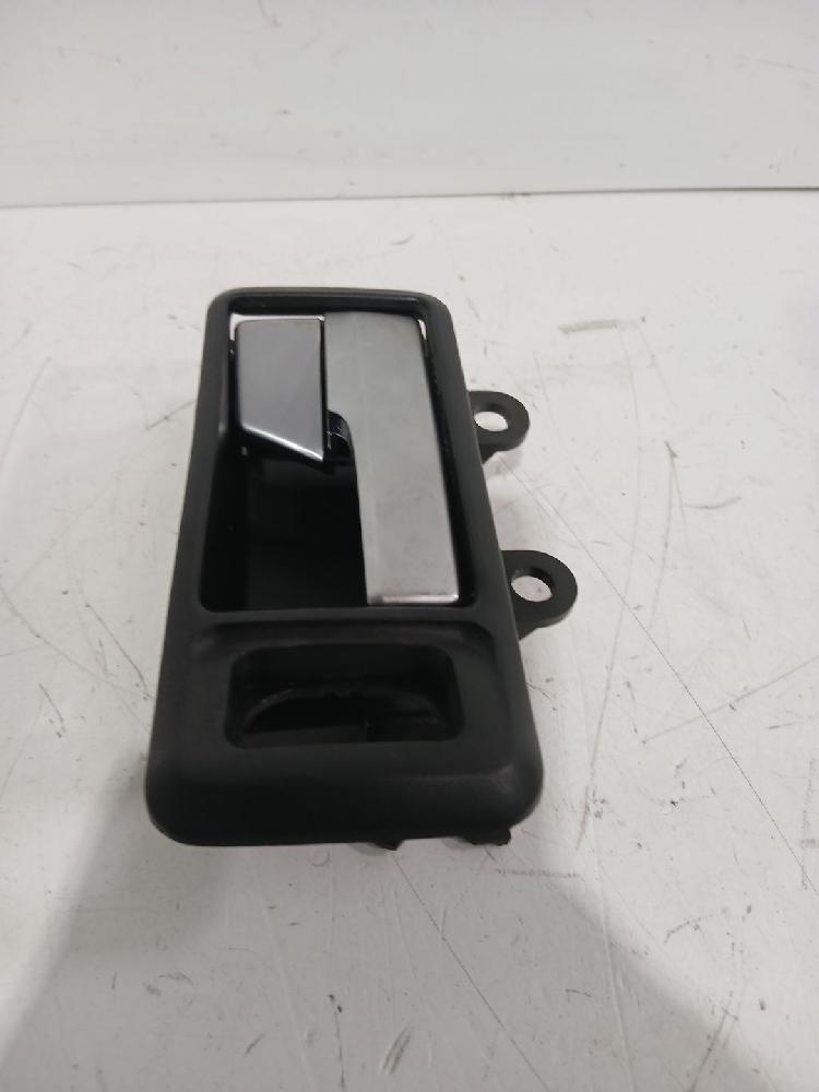 Maneta interior delantera derecha G6DA,G6DB,G6DD,G6DG 1470111 de Ford Focus c-max (dm2) 2003-2007 136 CV con 250000 km - pieza usada