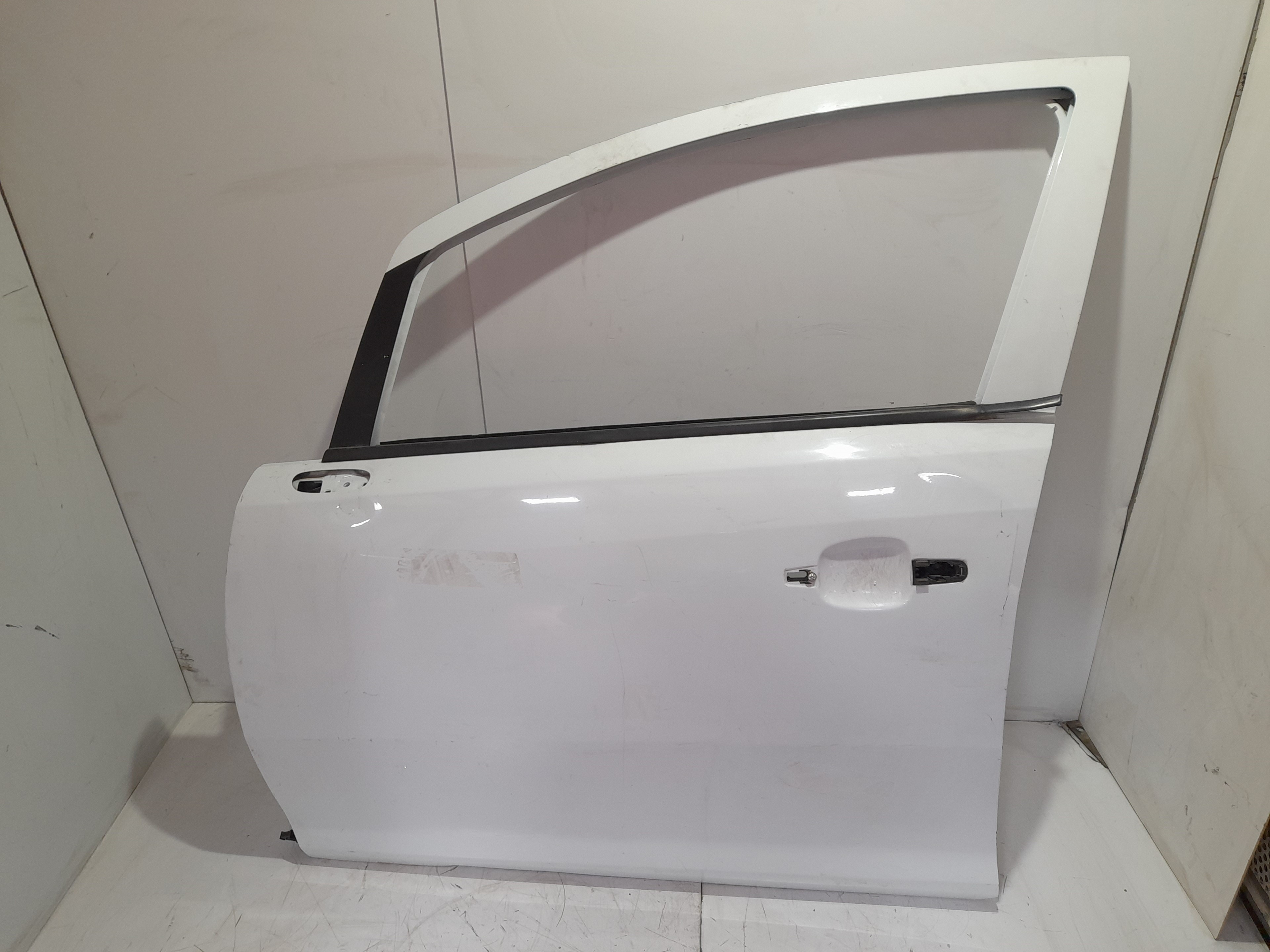 FORD USA Corsa D (2006-2020) Front Left Door 124253 24303488