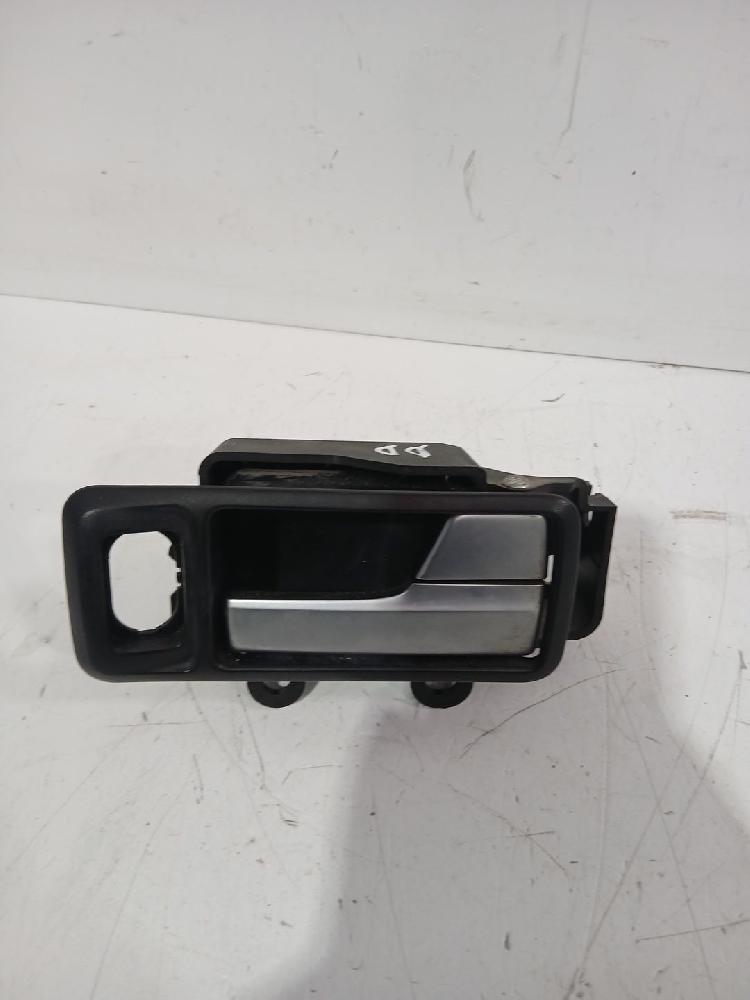 Maneta interior delantera derecha G6DA,G6DB,G6DD,G6DG 1470111 de Ford Focus c-max (dm2) 2003-2007 136 CV con 250000 km - pieza usada