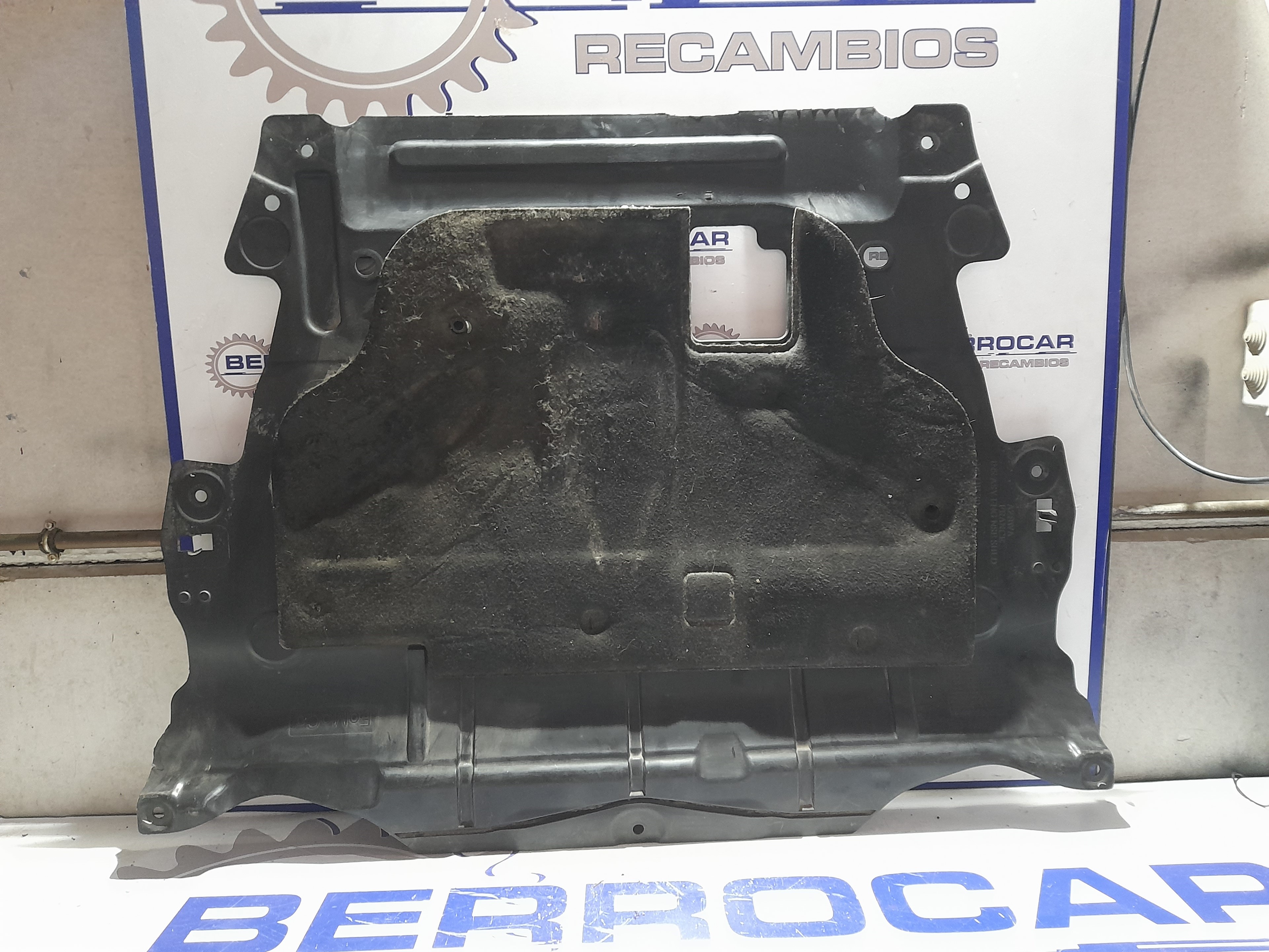 FORD Mondeo 3 generation (2000-2007) Крышка переднего двигателя 6G916P013A 25992033