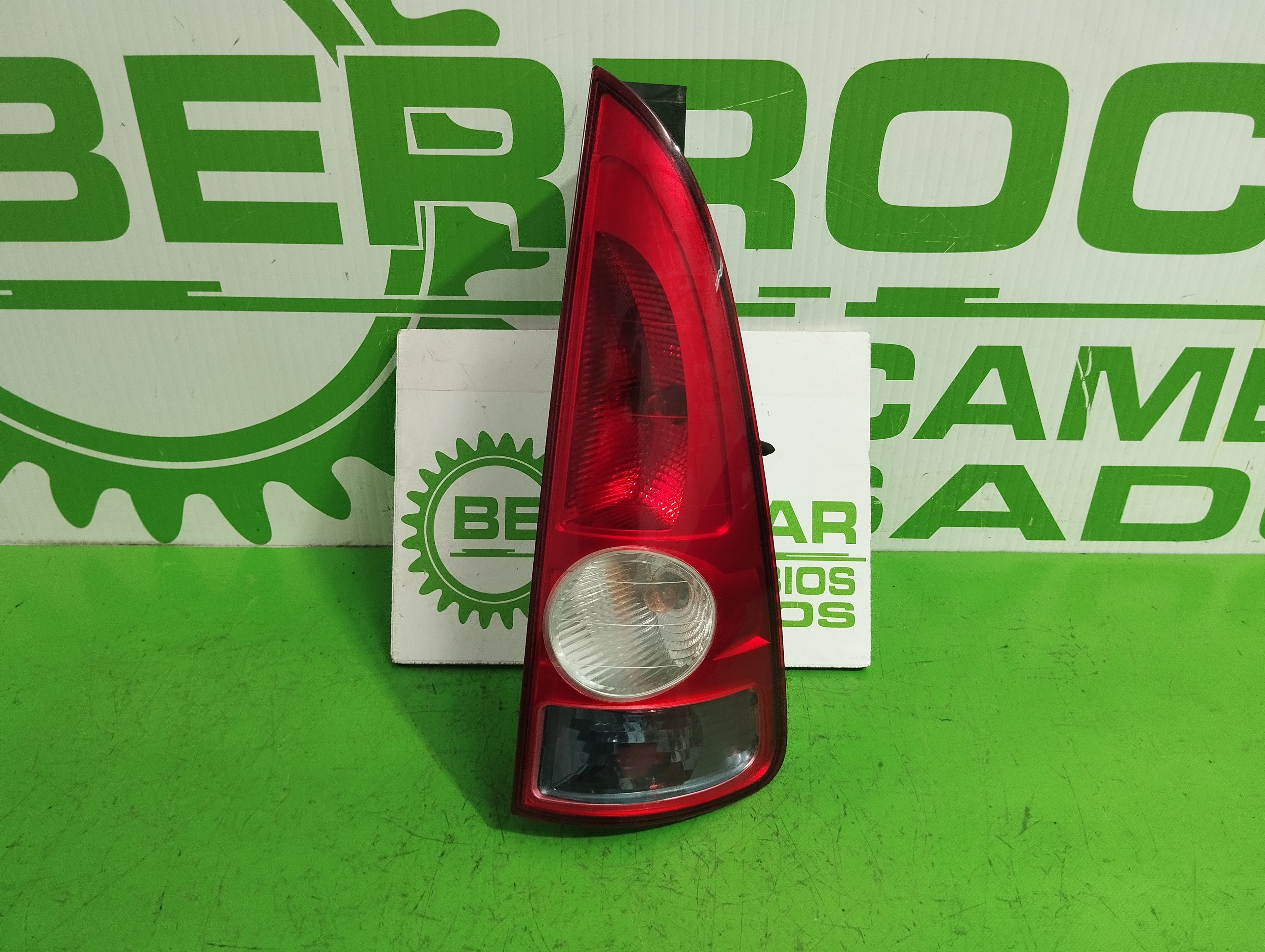 RENAULT Espace 4 generation (2002-2014) Rear Right Taillight Lamp 89023832 24757587