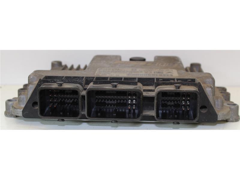 Switchboard engine uce 8HX 0281011784 de Peugeot 206 (t1) 1998-2010 51 KW 69 CV CV - pieza usada