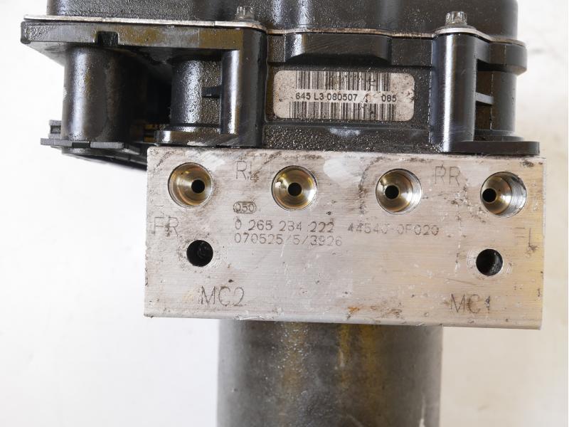 Abs pump 2ADFHV 0265950412 de Toyota Corolla verso (r10-r11) 2004-2009 - pieza usada