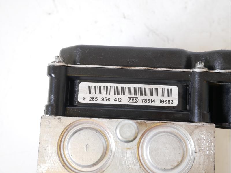 Abs pump 2ADFHV 0265950412 de Toyota Corolla verso (r10-r11) 2004-2009 - pieza usada