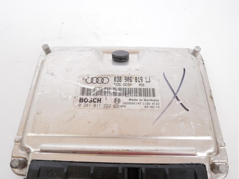 Boîtier moteur uce 0281011222 de Audi A4 avant (8e5 - b6) 2001-2005 - pieza usada