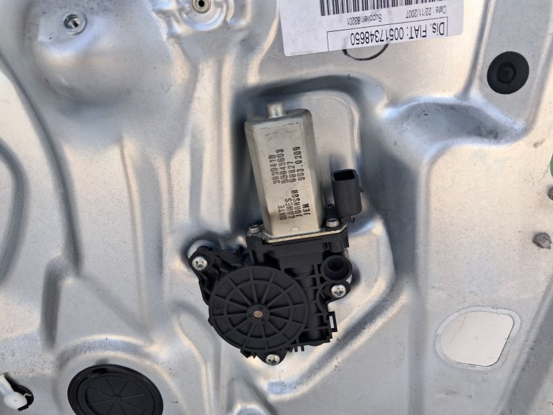 Front power window rh 199A3000 71734869 de Fiat Idea (135) 2004-2012 - pieza usada