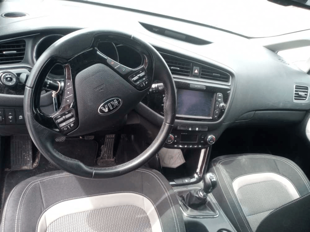 KIA Cee'd 2 generation (2012-2018) Генератор 373002A700,SinValor 25989229