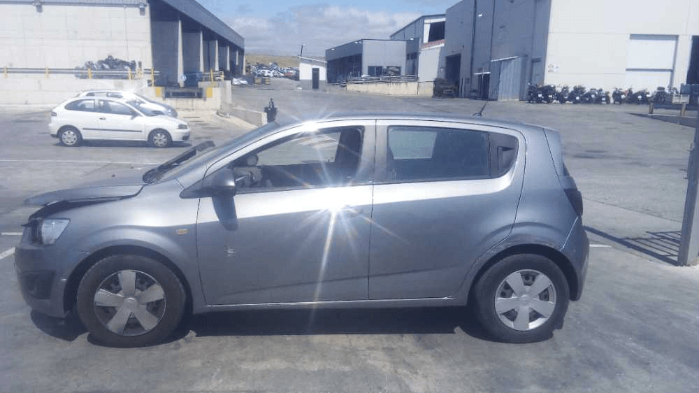 CHEVROLET Aveo T300 (2011-2020) Oikea etulokasuoja 25989379