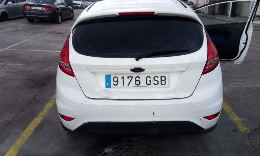 HYUNDAI ix35 1 generation (2009-2015) Viskerarmer foran 8A6117526AB 26002456