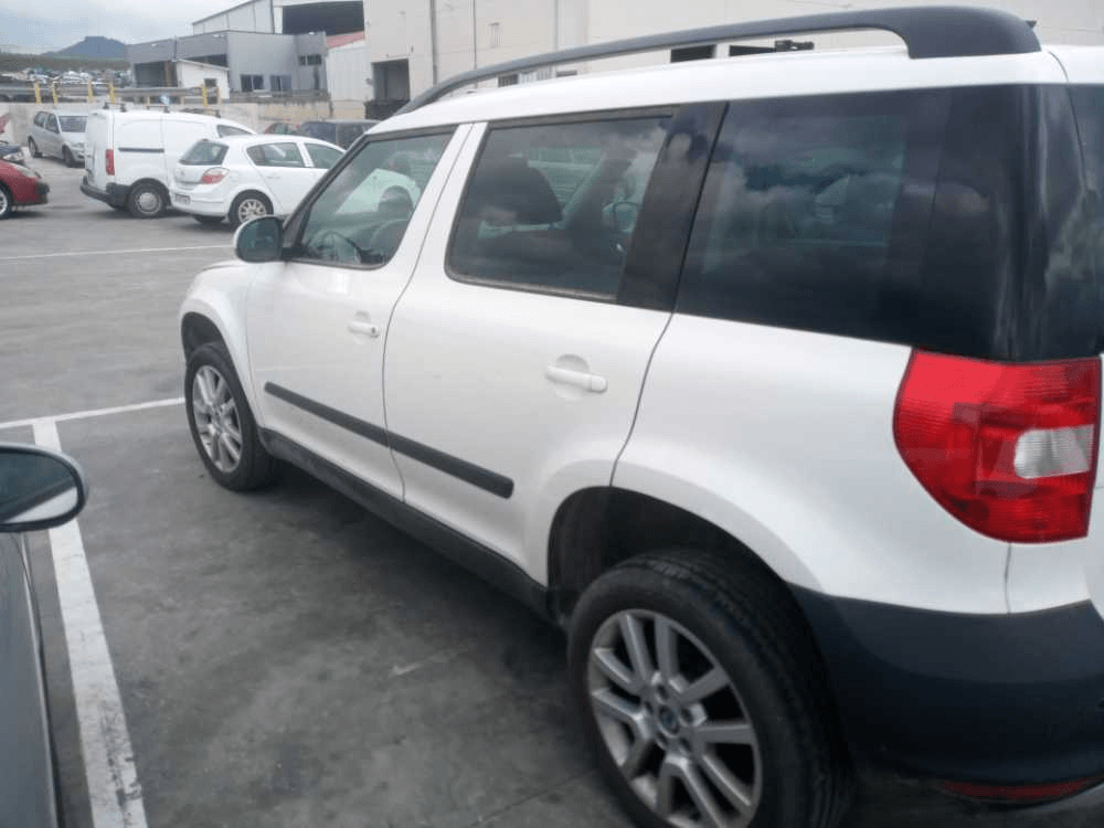 SKODA Yeti 1 generation (2009-2018) Främre vänstra dörrlås 26012195