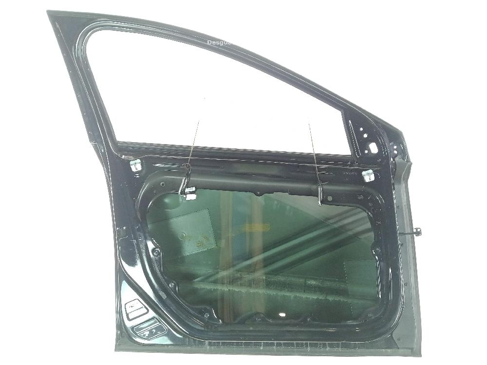 VOLVO V40 2 generation (2012-2020) Porte avant gauche 32321018 26038738