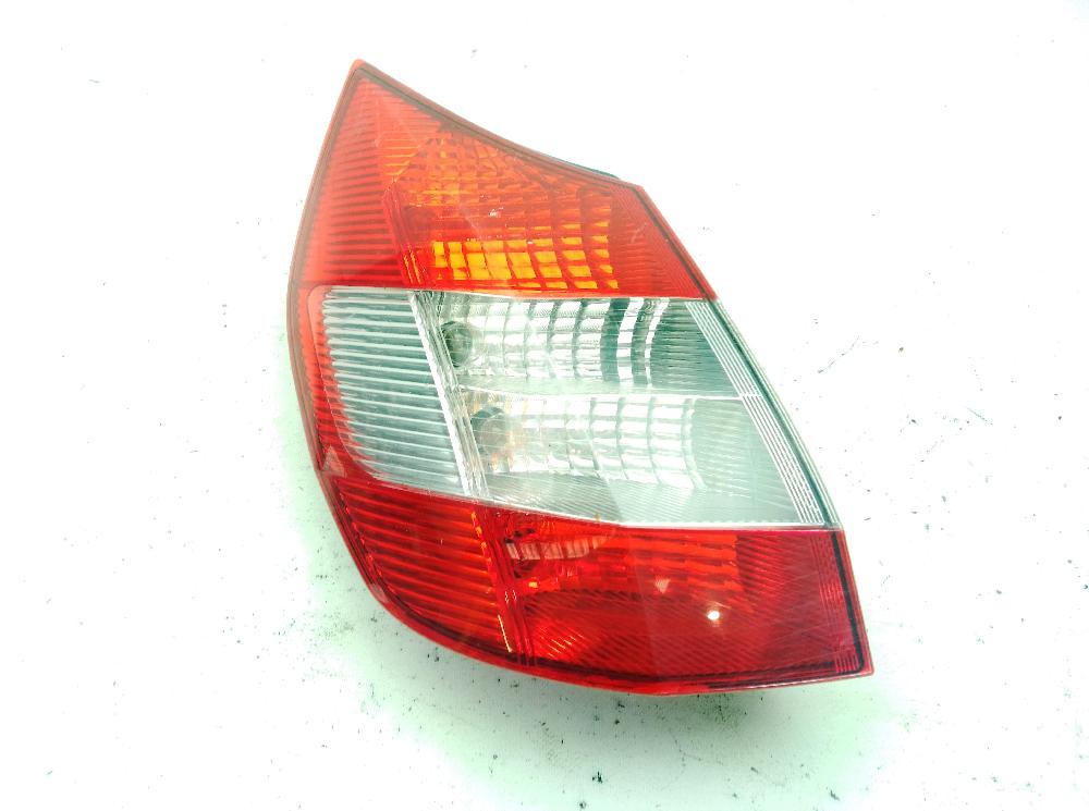 Feu arrière gauche 8200493374 de Renault Scénic ii (jm0/1_) 2003-2006