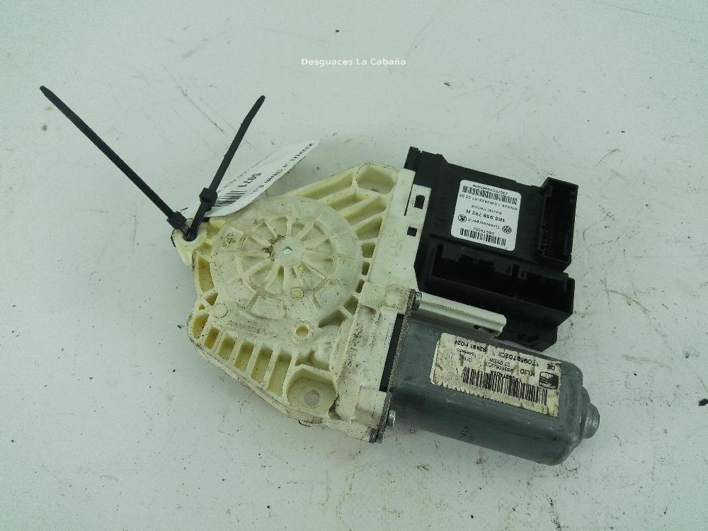 SEAT Leon 2 generation (2005-2012) Front Right Door Window Control Motor 1P0837402A 26044506