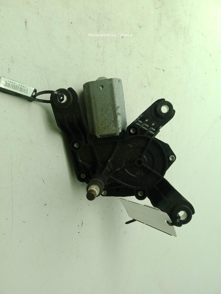 Motor limpia trasero de Opel Zafira / zafira family b (a05) 2008-2012 con 284598 km - pieza usada