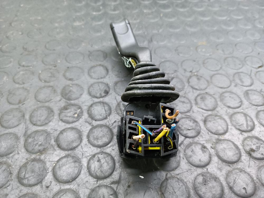 Mando del limpia X10XE 90124931 de Opel Corsa b 1997-2000 - pieza usada
