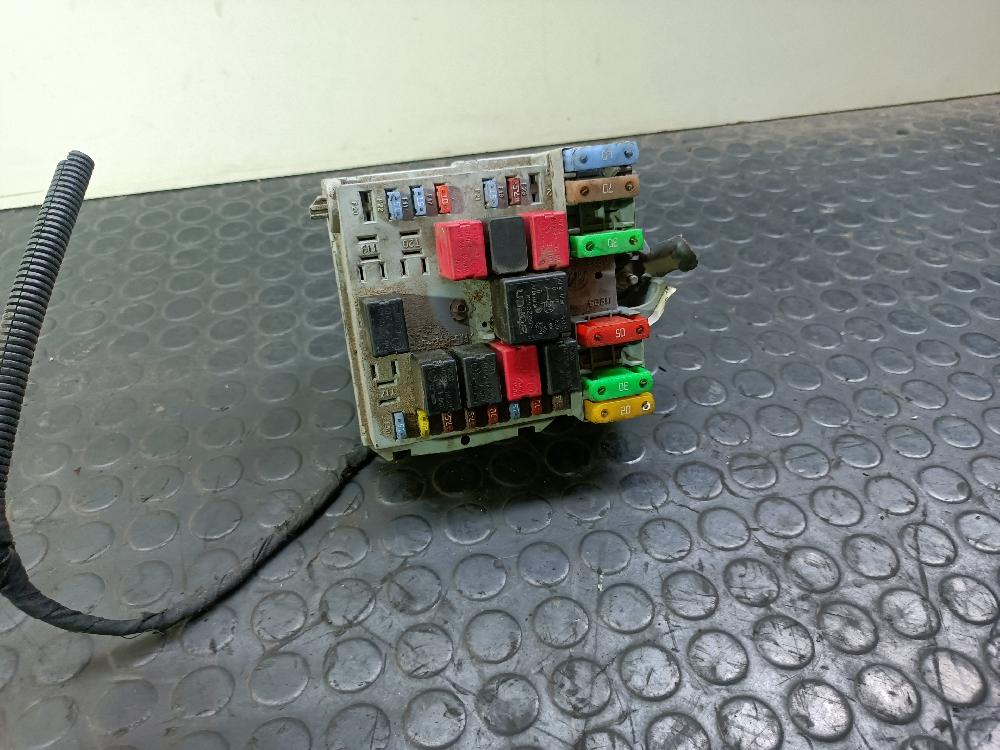 Scatola porta fusibili 843A1000 51781079 de Fiat Stilo 2005-2006 - pieza usada