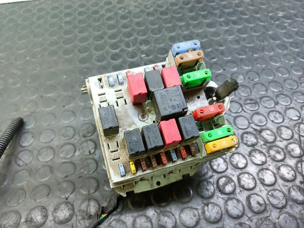 Scatola porta fusibili 843A1000 51781079 de Fiat Stilo 2005-2006 - pieza usada