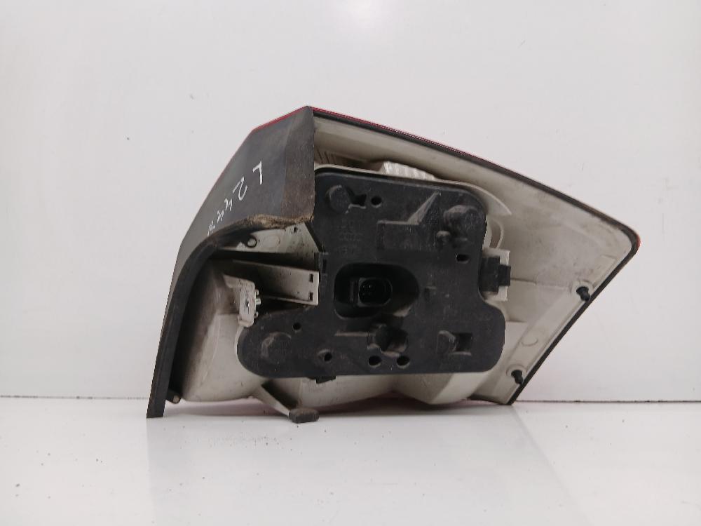 Feu arrière gauche ALT 153947 de Audi A4 berlina (8e) 2000-2004 - pieza usada