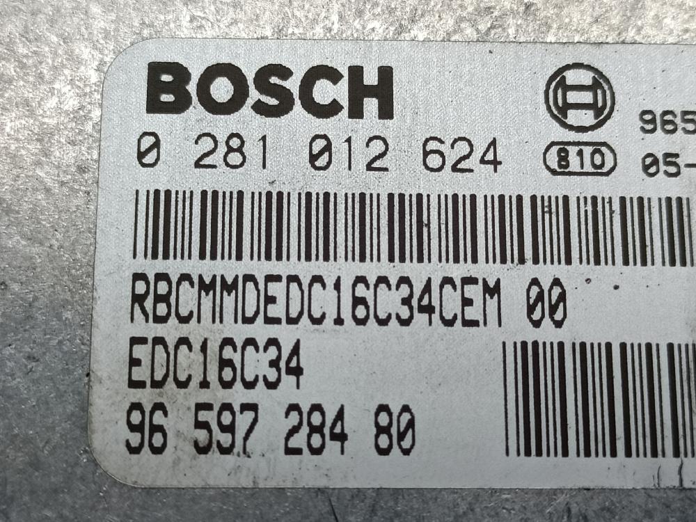 Switchboard engine uce 9HY 0281012624 de Citroen C5 2005-2006 - pieza usada