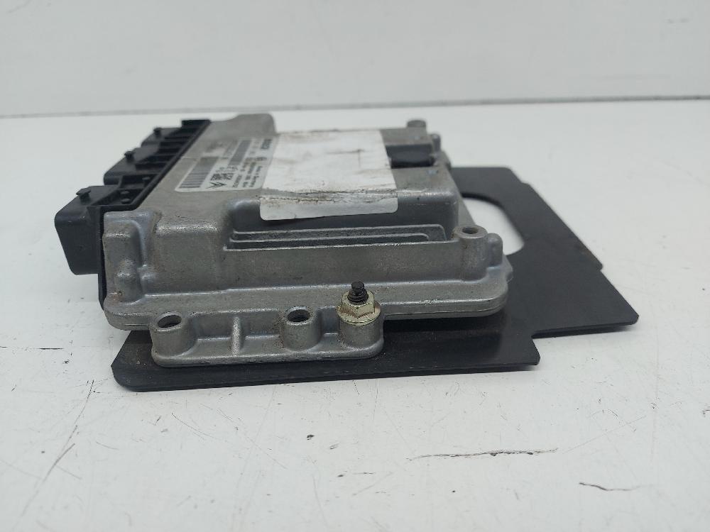 Centralita motor uce 9HXDV6ATED4 0281011863 de Citroen C4 2004-2008 - pieza usada