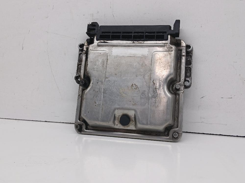 Centralita motor uce RHY 0281010500 de Peugeot 206 1999-2005 - pieza usada