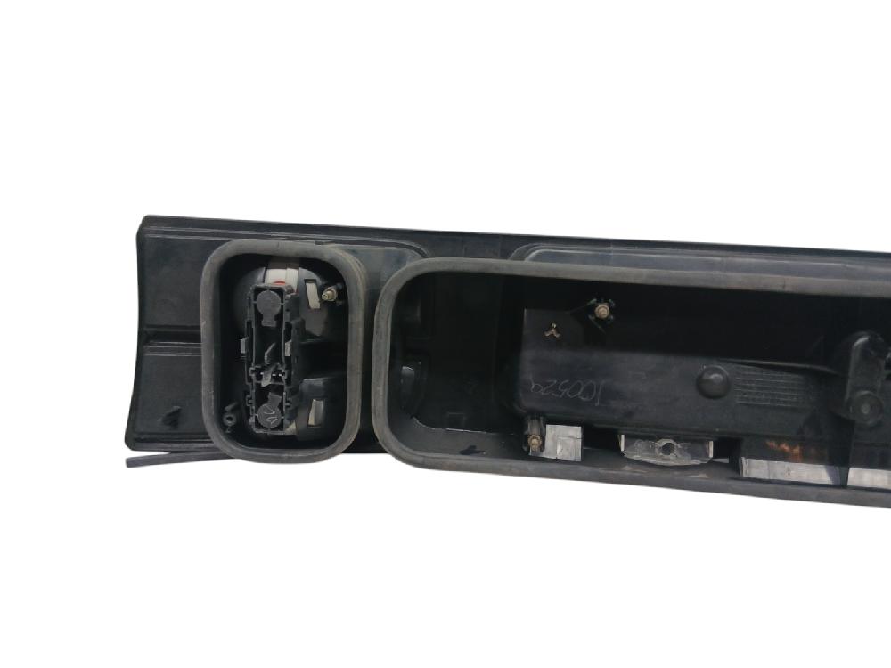 Piloto trasero central F4P760 7700425053 de Renault Laguna (b56) 1998-2001 - pieza usada