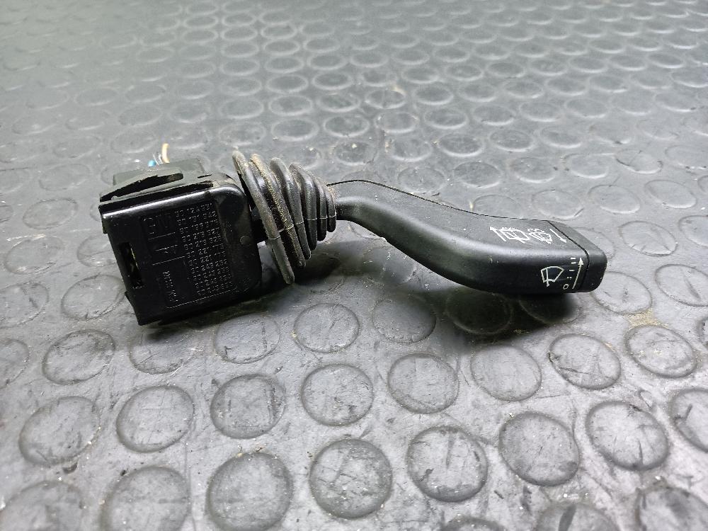 Mando del limpia X10XE 90124931 de Opel Corsa b 1997-2000 - pieza usada