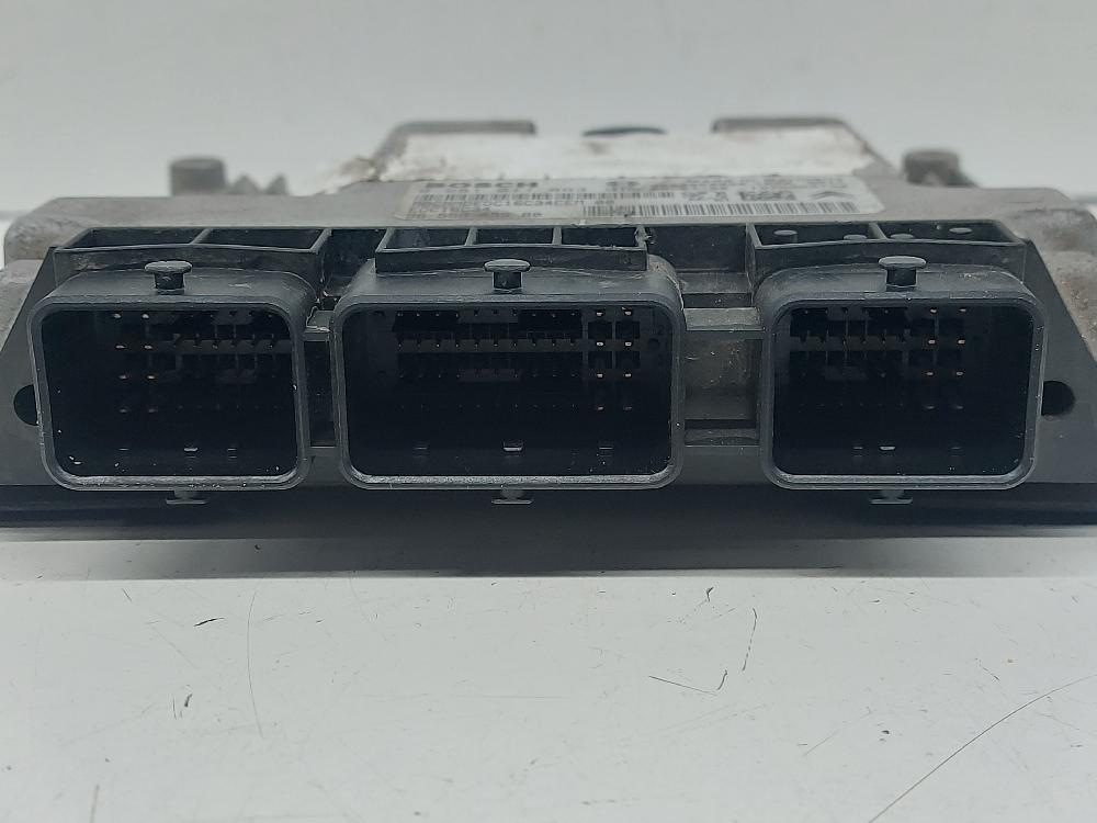 Centralita motor uce 9HXDV6ATED4 0281011863 de Citroen C4 2004-2008