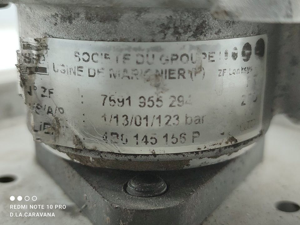 Bomba de servodirección AKE 4B0145156P de Audi A6 c5 (4b2, 4b4) 1997-2001 180 CV - pieza usada