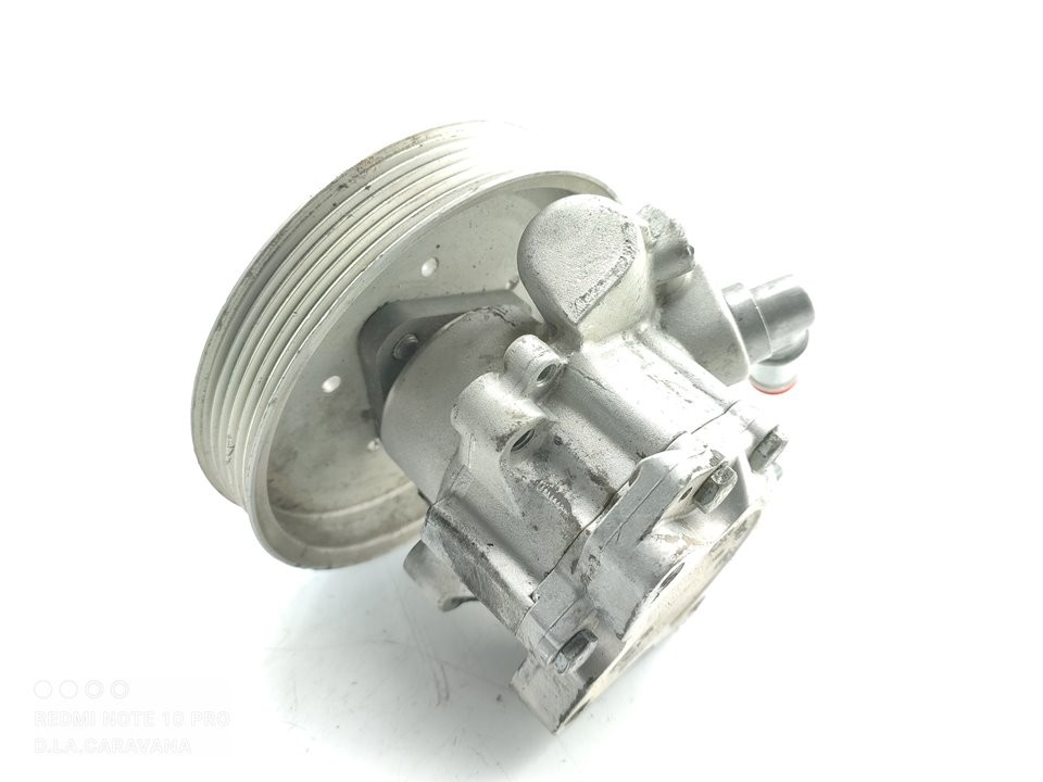 Bomba de servodirección AKE 4B0145156P de Audi A6 c5 (4b2, 4b4) 1997-2001 180 CV - pieza usada