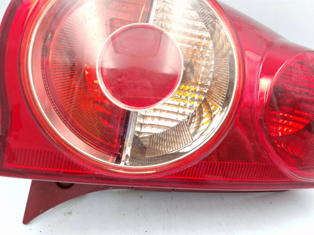 Piloto trasero izquierdo G4HE 9240107510 de Kia Picanto (sa) 2004-2011 - pieza usada