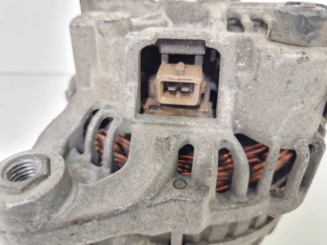 Alternador 1071418 de Ford Fiesta furgón (jv_) 2000-2003 - pieza usada